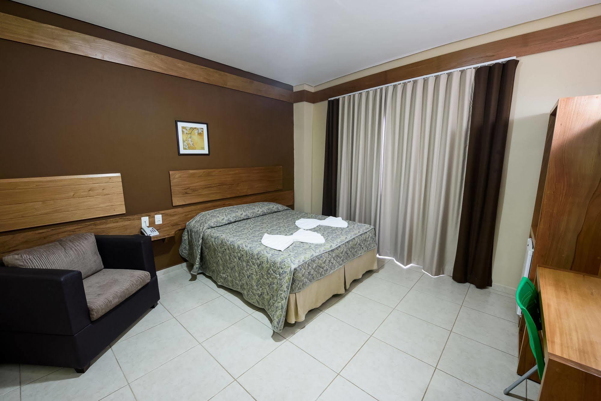 Prisma Plaza Hotel Taubaté Buitenkant foto
