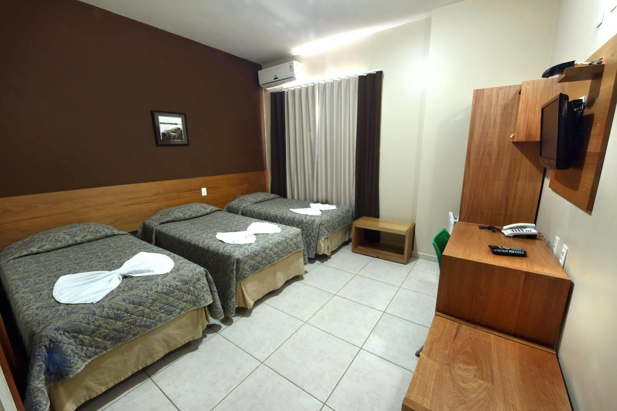 Prisma Plaza Hotel Taubaté Buitenkant foto